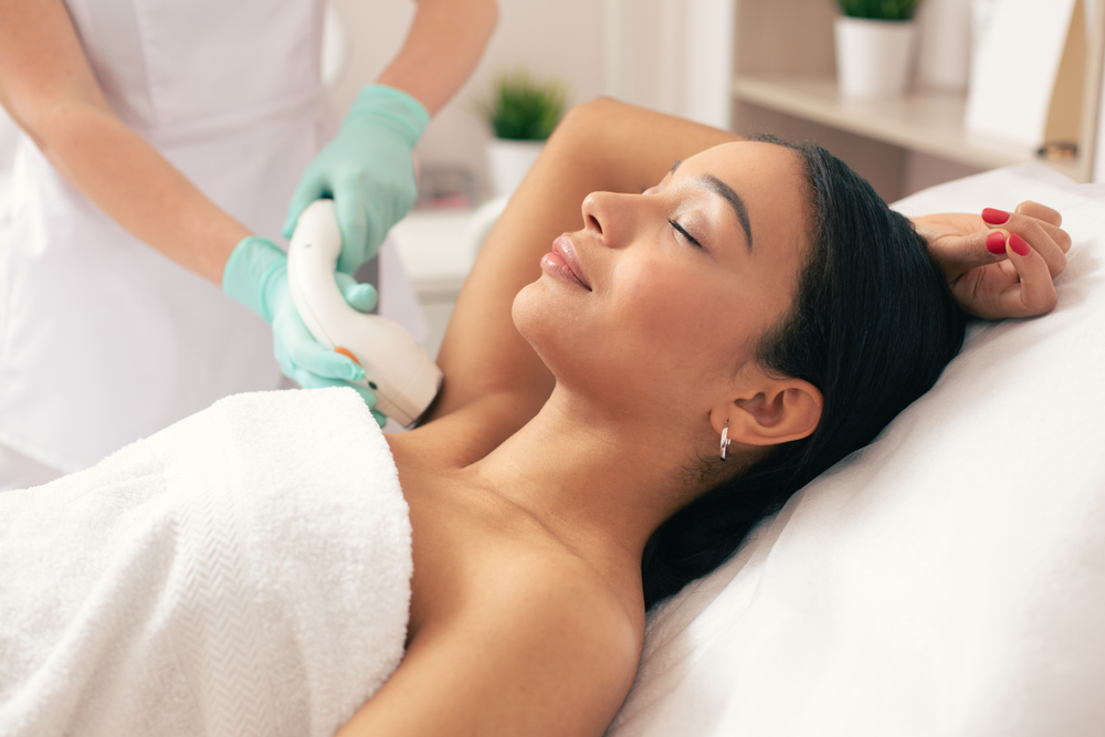 A client resting during an aesthetic treatment